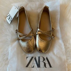 NWT 10.5 Zara Girls Gold Buckle Dress Shoes!